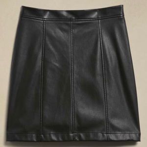Banana Republic Rocca Vegan Leather Mini Skirt - Black, size 2